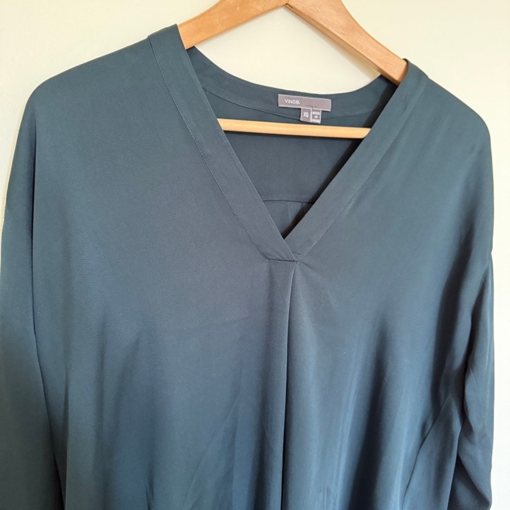 Vince Silk‎ V-Neck Long Sleeve Blouse Womens XS Top Teal Green Jewel Tone Luxury